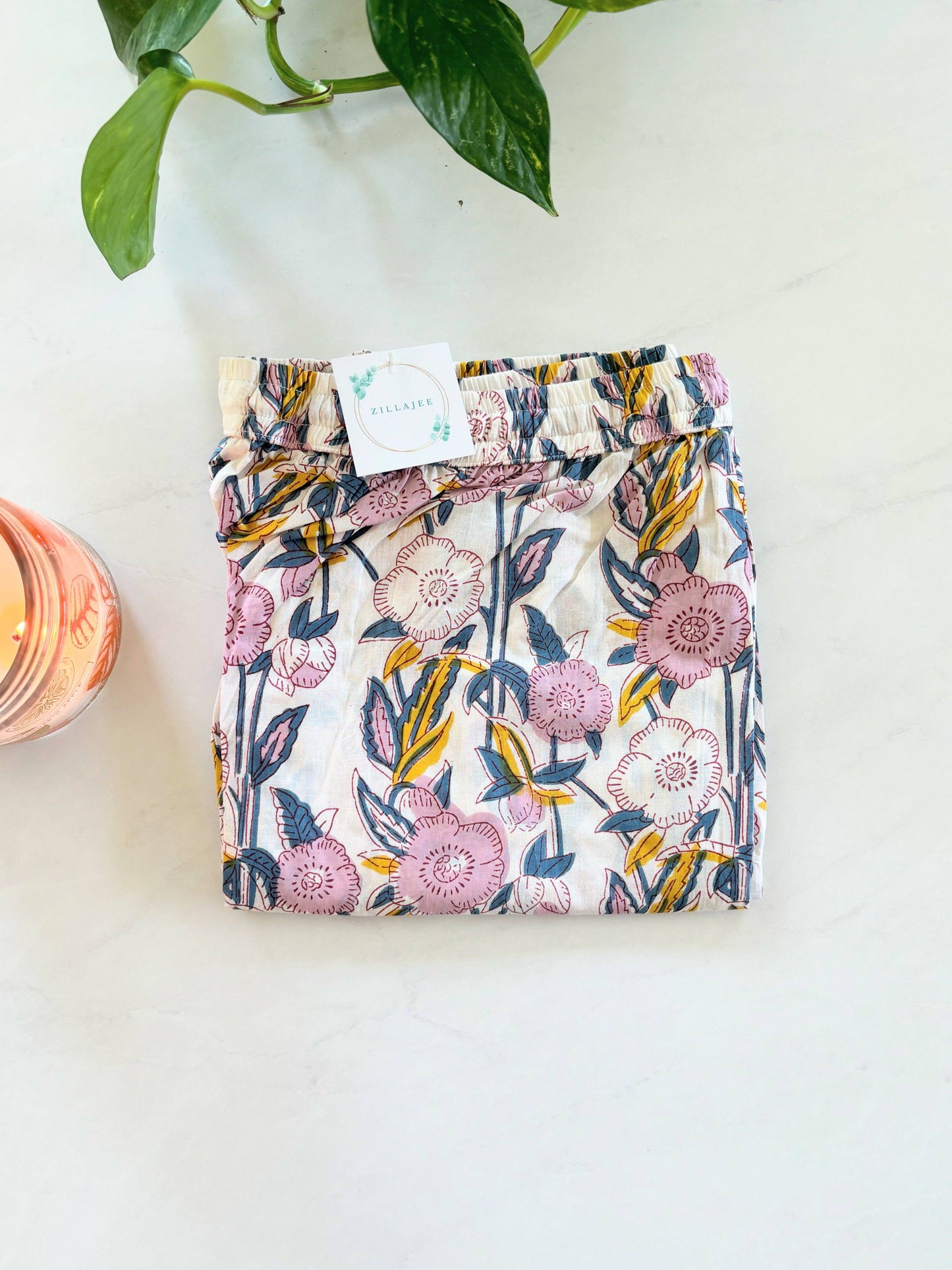 Preshrunk, 100% cotton.Adjustable waistband, big pockets. Comfy and breathable 100% cotton floral lounge and sleep pants with an adjustable waistband, deep side pockets, and a beautiful floral print.