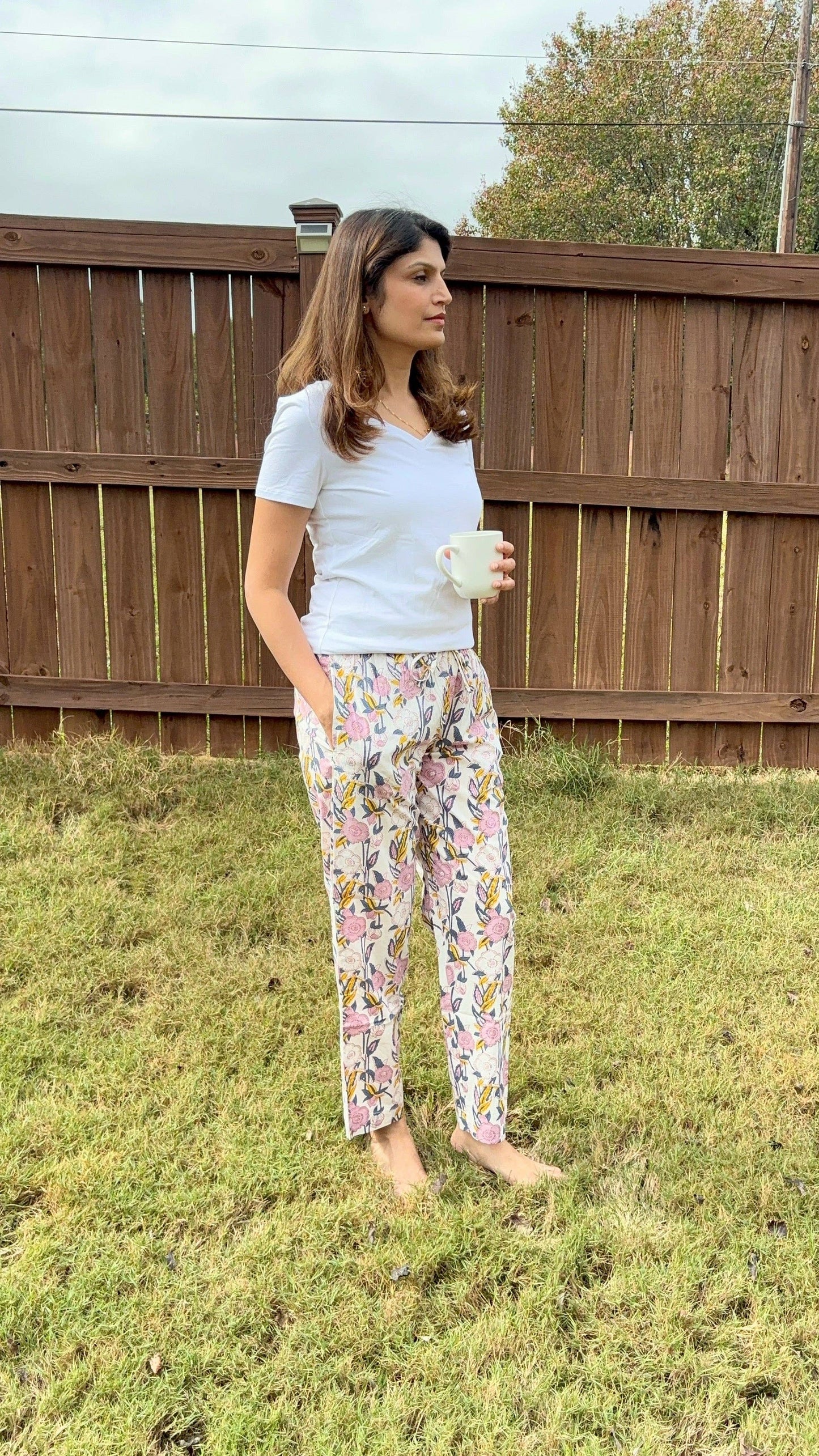 Preshrunk, 100% cotton.Adjustable waistband, big pockets. Comfy and breathable 100% cotton floral lounge and sleep pants with an adjustable waistband, deep side pockets, and a beautiful floral print.