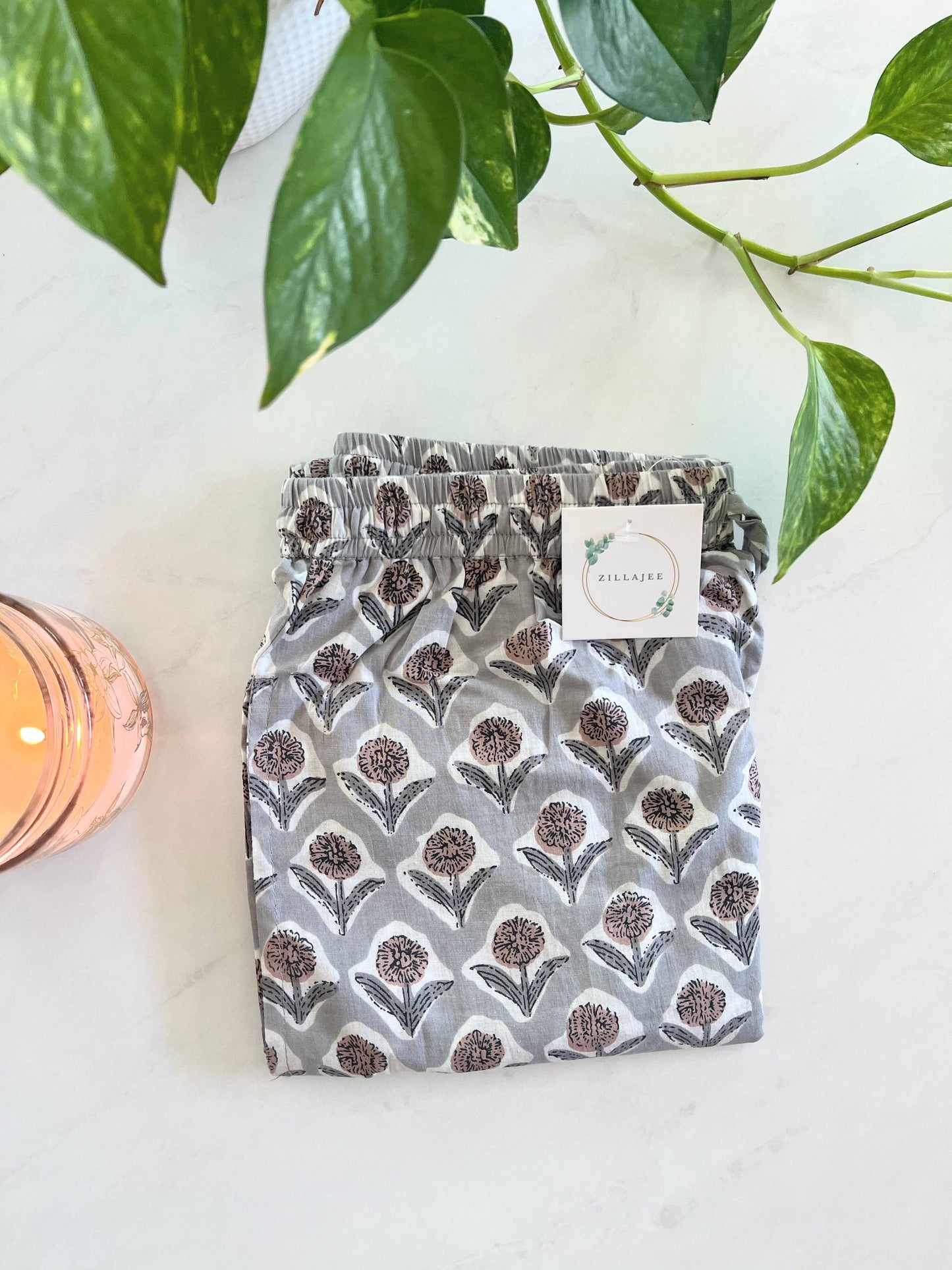 Preshrunk, 100% cotton.Adjustable waistband, big pockets. Comfy and breathable 100% cotton floral lounge and sleep pants with an adjustable waistband, deep side pockets, and a beautiful floral print.