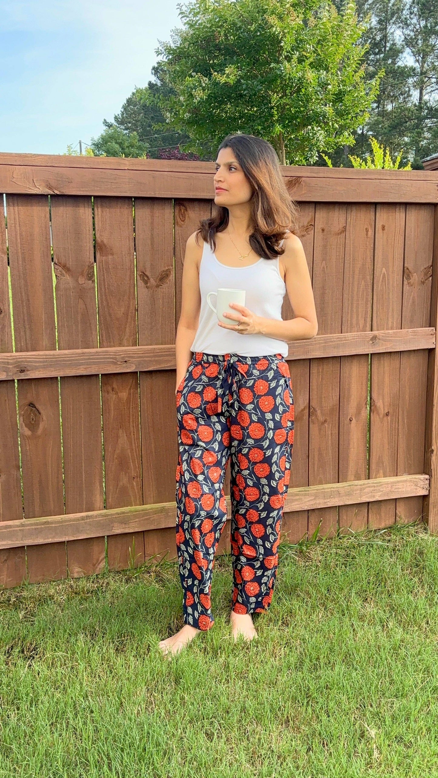 Preshrunk, 100% cotton.Adjustable waistband, big pockets. Comfy and breathable 100% cotton floral lounge and sleep pants with an adjustable waistband, deep side pockets, and a beautiful floral print.