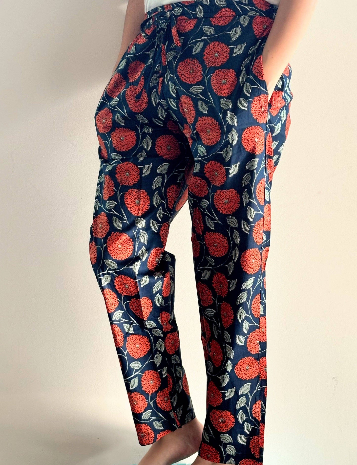 Preshrunk, 100% cotton.Adjustable waistband, big pockets. Comfy and breathable 100% cotton floral lounge and sleep pants with an adjustable waistband, deep side pockets, and a beautiful floral print.