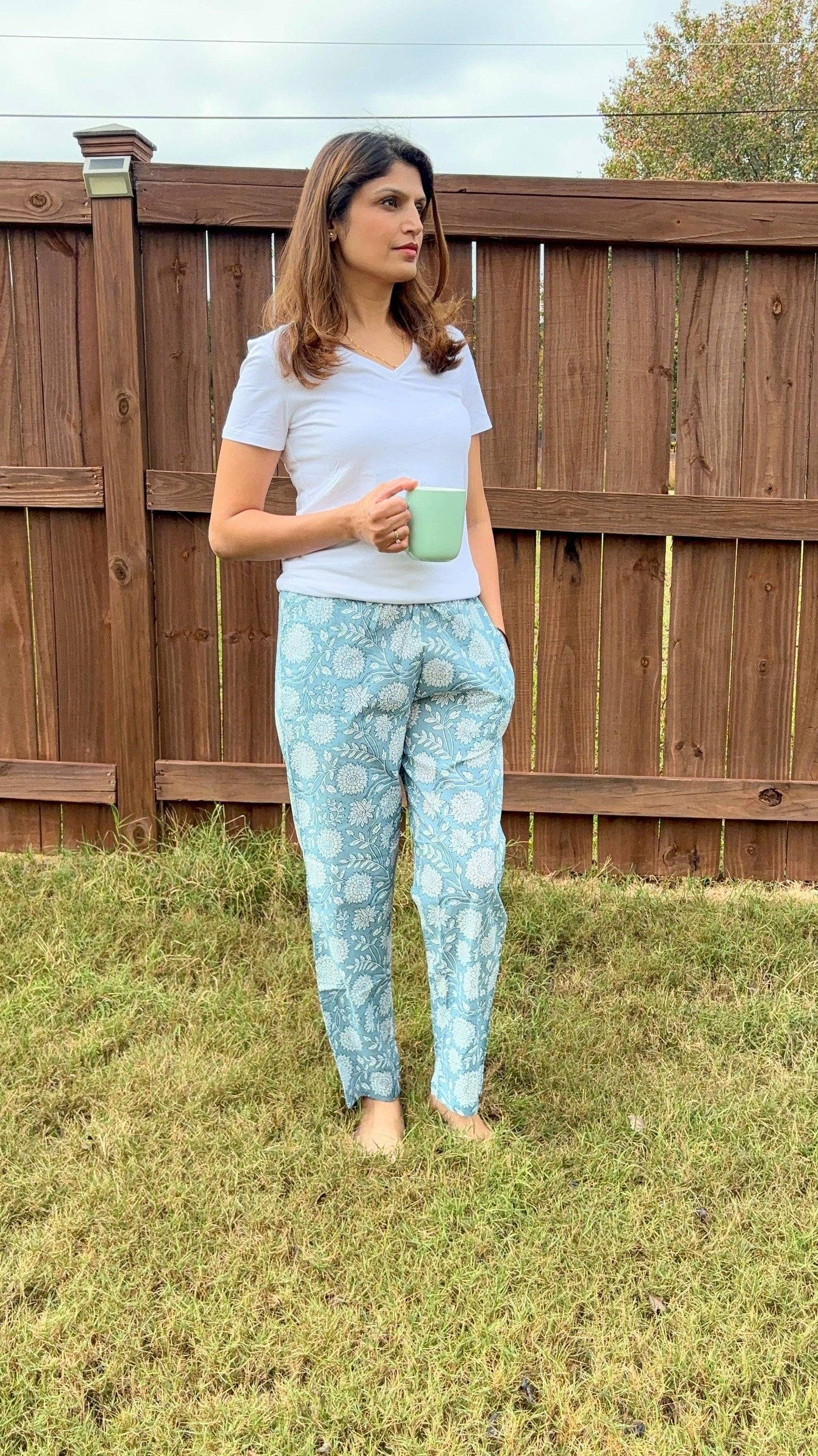 Preshrunk, 100% cotton.Adjustable waistband, big pockets. Comfy and breathable 100% cotton floral lounge and sleep pants with an adjustable waistband, deep side pockets, and a beautiful floral print.