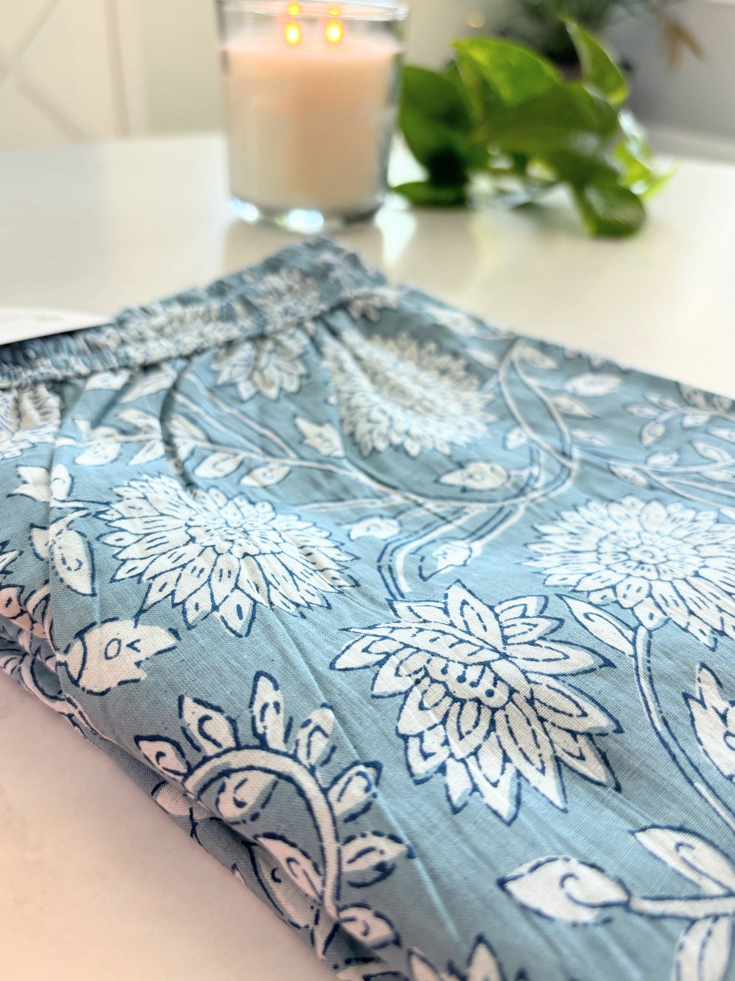 Preshrunk, 100% cotton.Adjustable waistband, big pockets. Comfy and breathable 100% cotton floral lounge and sleep pants with an adjustable waistband, deep side pockets, and a beautiful floral print.