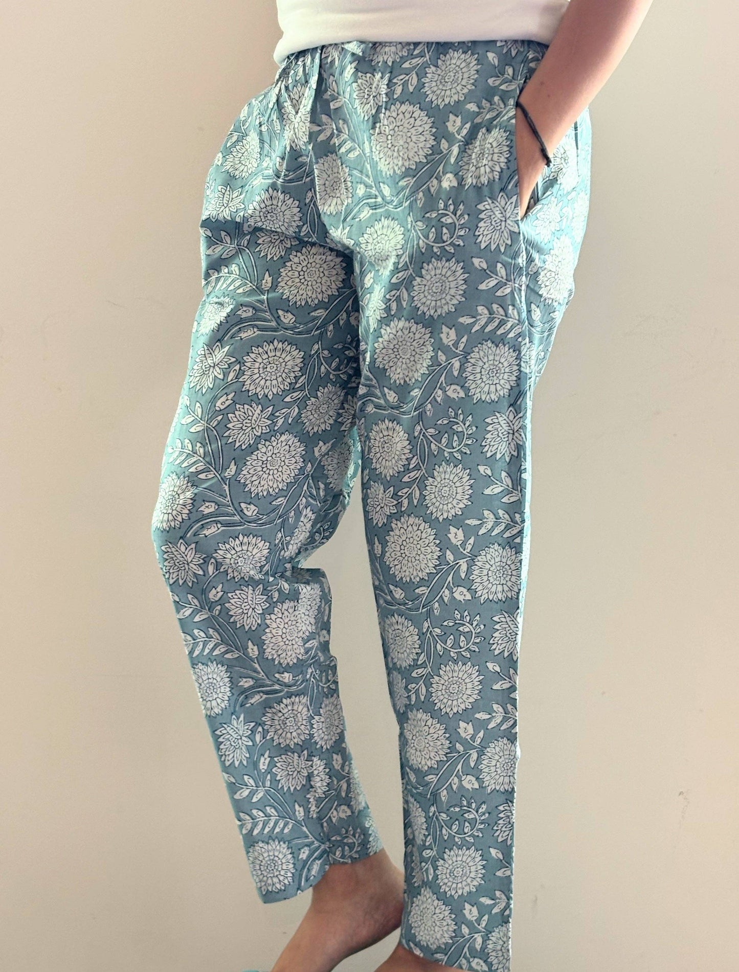 Preshrunk, 100% cotton.Adjustable waistband, big pockets. Comfy and breathable 100% cotton floral lounge and sleep pants with an adjustable waistband, deep side pockets, and a beautiful floral print.