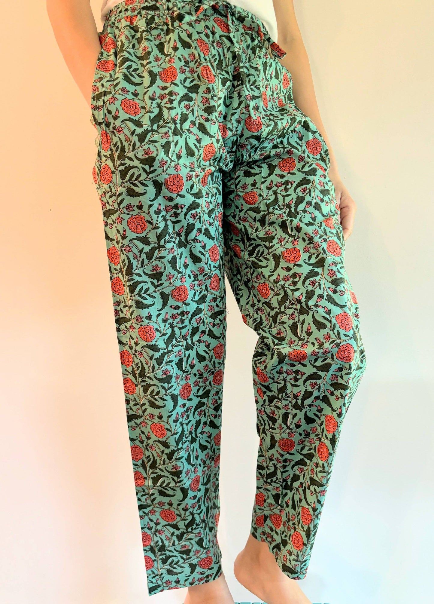 Preshrunk, 100% cotton.Adjustable waistband, big pockets. Comfy and breathable 100% cotton floral lounge and sleep pants with an adjustable waistband, deep side pockets, and a beautiful floral print.