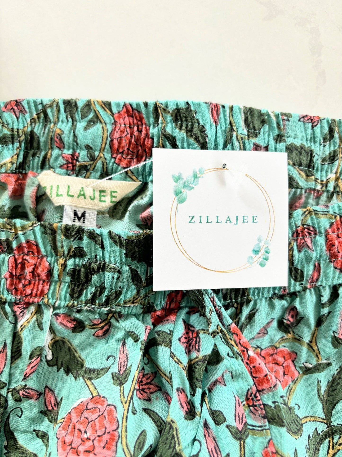 Preshrunk, 100% cotton.Adjustable waistband, big pockets. Comfy and breathable 100% cotton floral lounge and sleep pants with an adjustable waistband, deep side pockets, and a beautiful floral print.