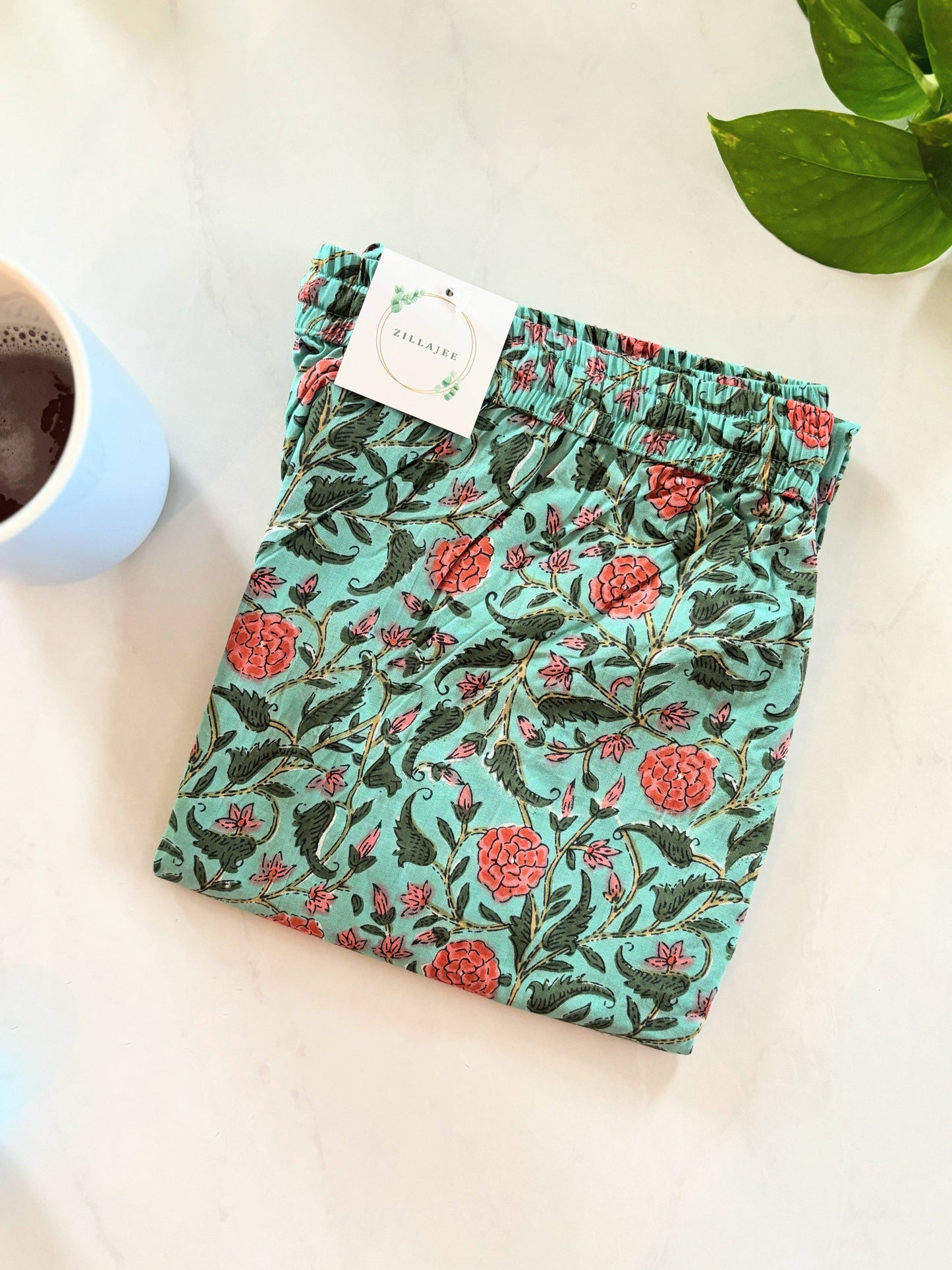 Preshrunk, 100% cotton.Adjustable waistband, big pockets. Comfy and breathable 100% cotton floral lounge and sleep pants with an adjustable waistband, deep side pockets, and a beautiful floral print.